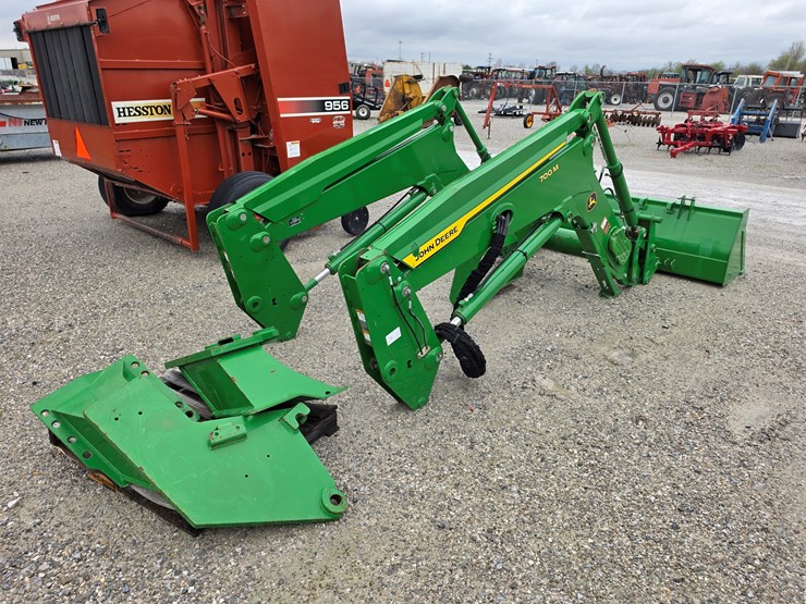 2021-john-deere-700m-image-10