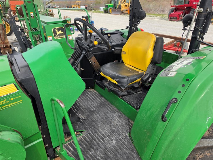 2017-john-deere-6120m-image-10