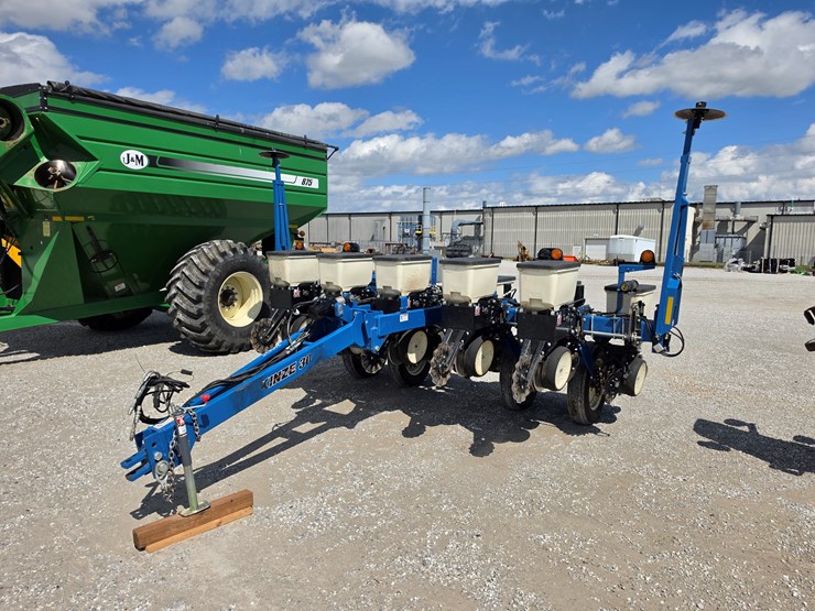 2016-kinze-3000-image-1