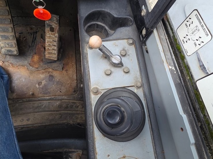 2011-genie-gth844-image-48