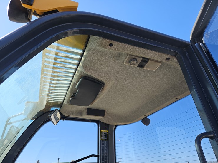 2013-deere-204k-image-12