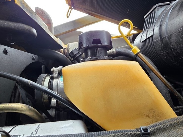 2010-new-holland-c185-image-44