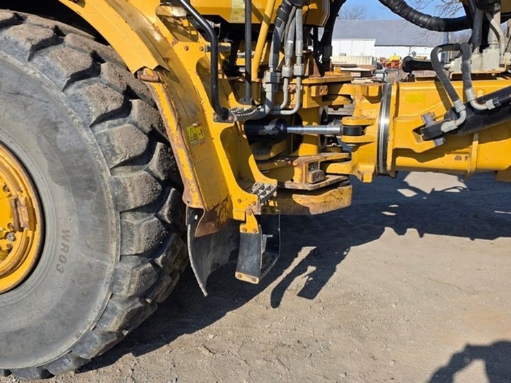 2014-caterpillar-740b-image-14