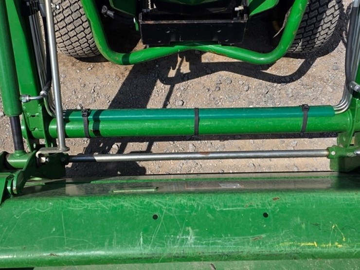 2014-john-deere-1025r-image-25