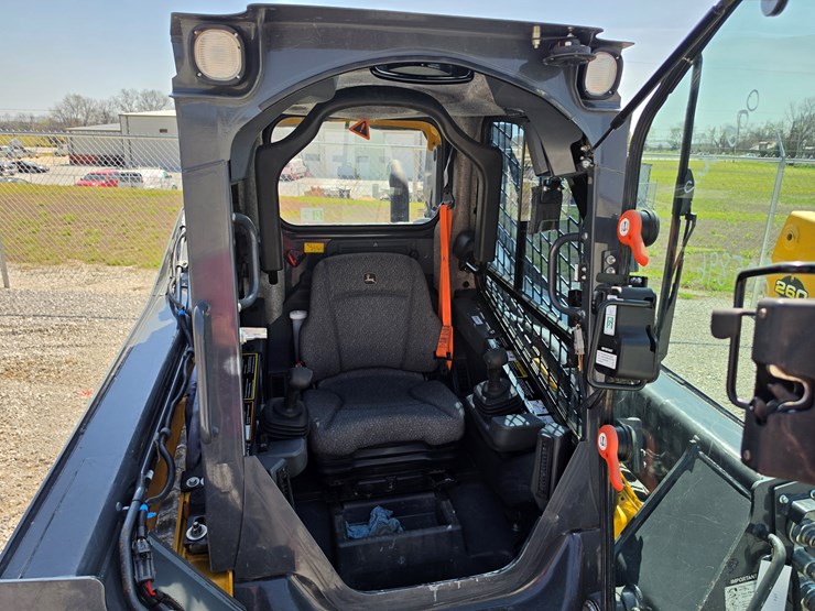 2023-deere-325g-image-7