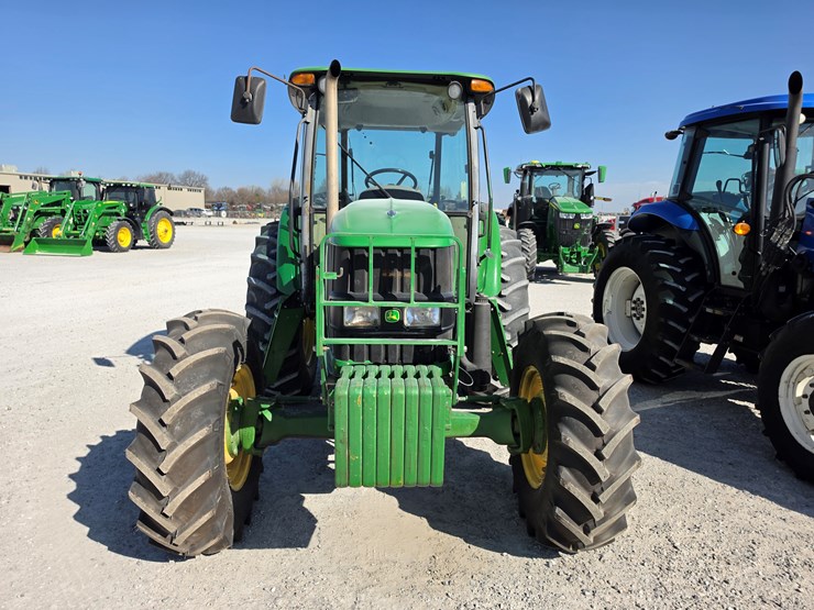 2011-john-deere-6140d-image-2
