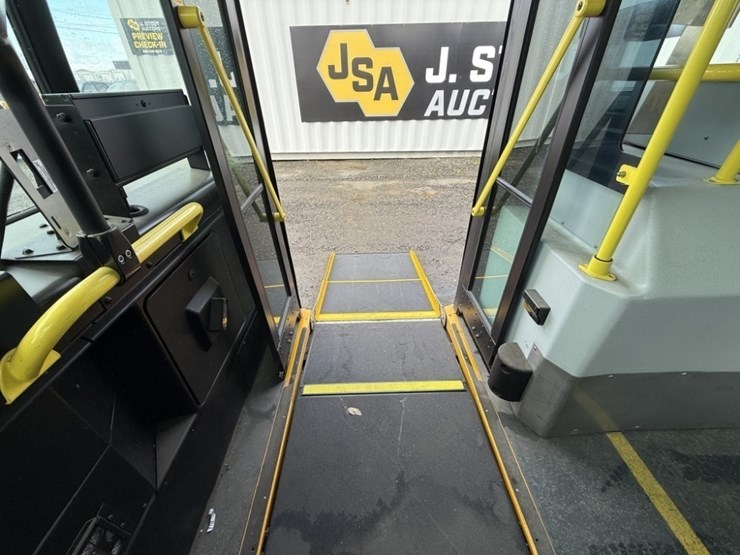 2012-gillig-40'-electric-transit-bus-image-34