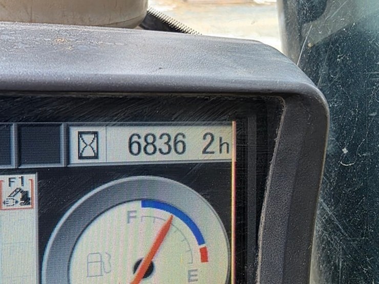 2012-deere-200d-lc-image-86