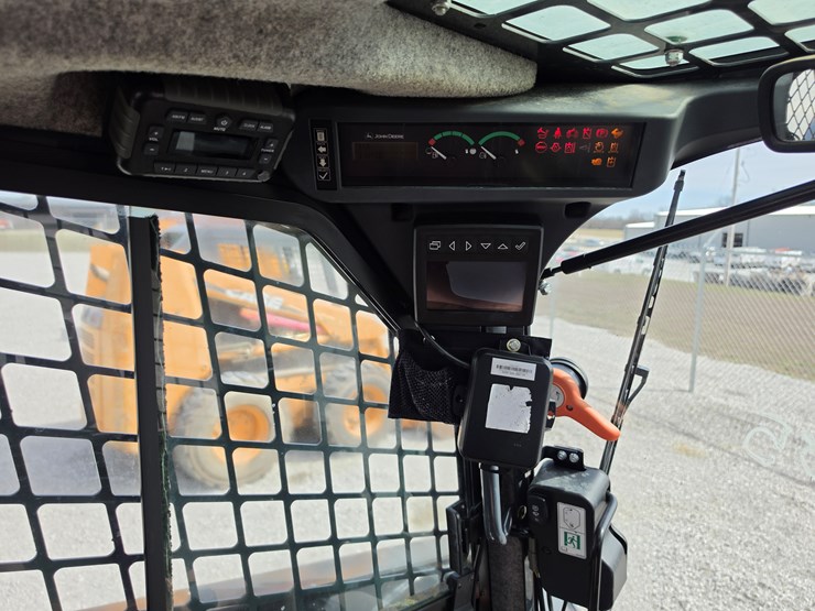 2018-deere-333g-image-10