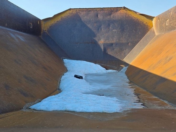 2014-caterpillar-740b-image-32