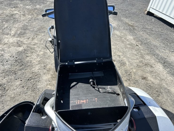 2009-honda-st1300-motorcycle-image-25