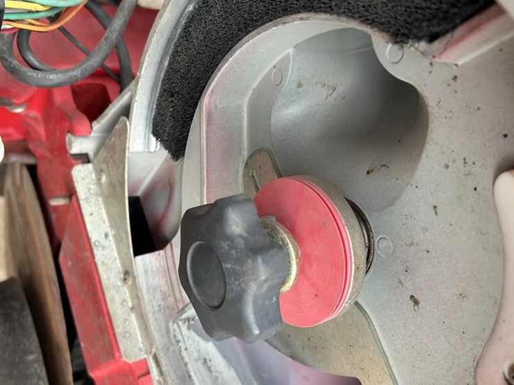 2014-white-9824-image-30