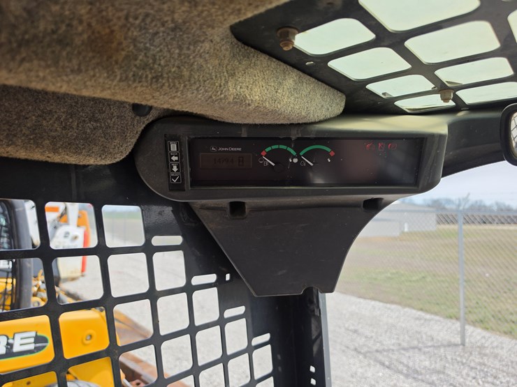 2022-deere-317g-image-10