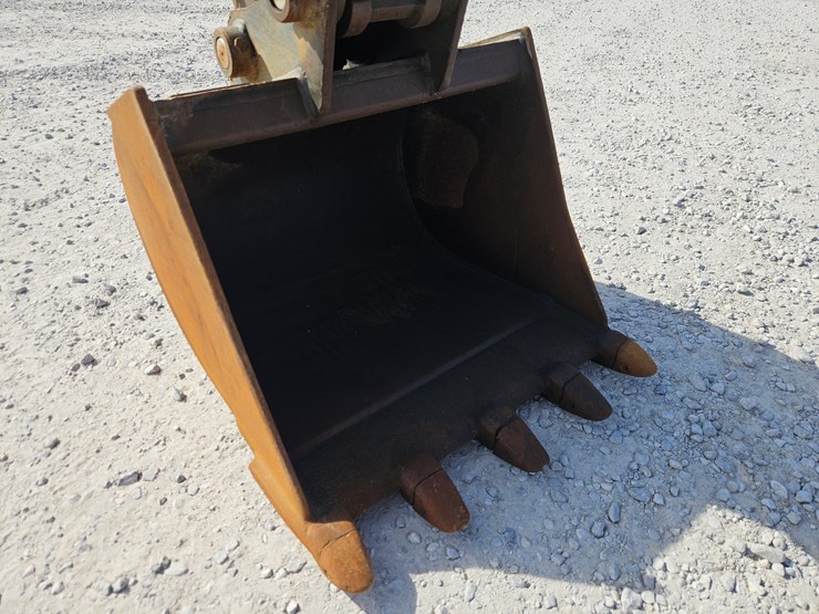 2019-case-cx37c-image-3