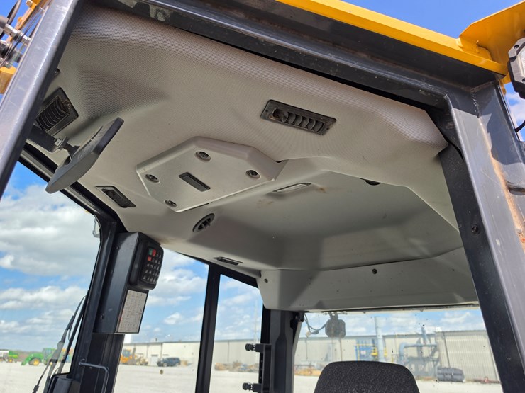 2023-deere-450-lgp-image-8