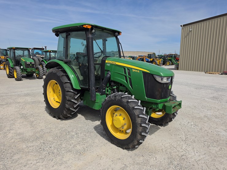 2019-john-deere-5100e-image-1