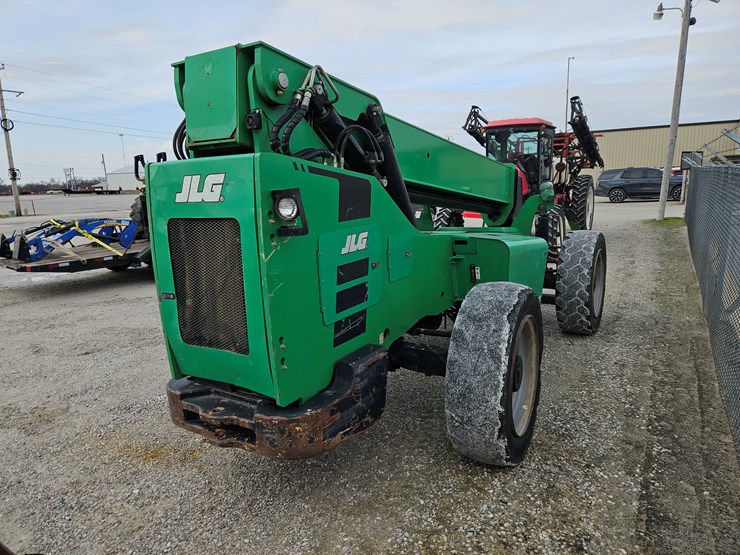 2016-jlg-8042-image-15