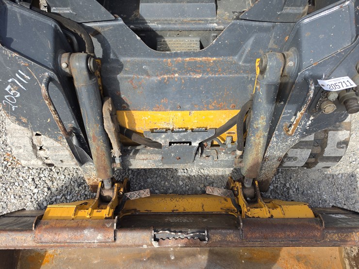 2022-deere-317g-image-5