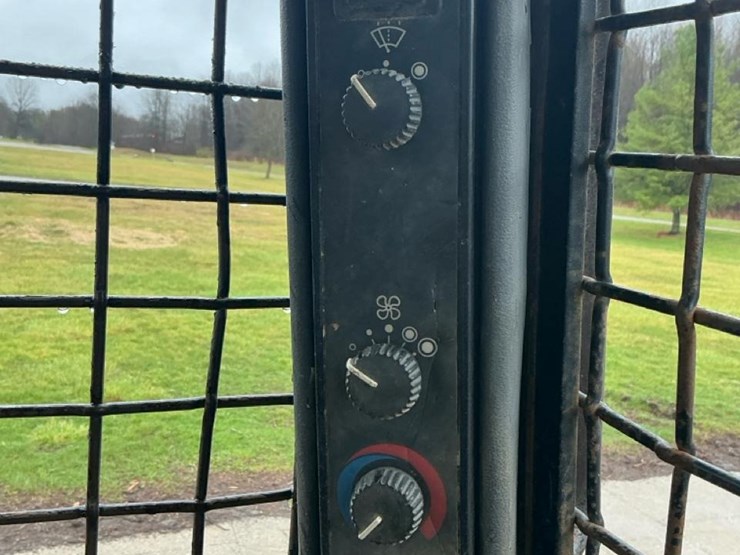 2012-deere-648-image-23