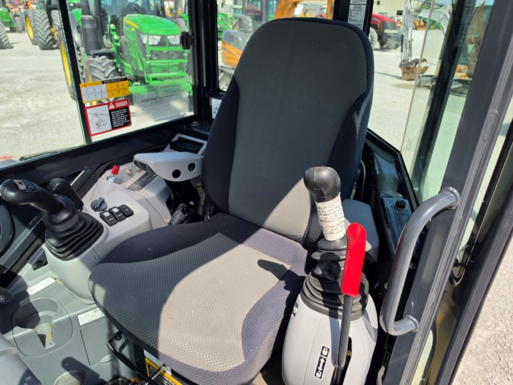 2022-deere-35g-image-9