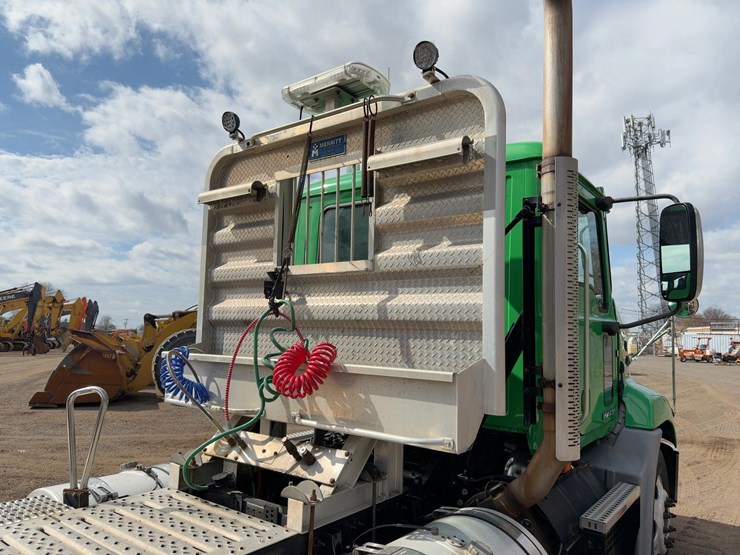 2018-mack-pinnacle-cxu613-image-13