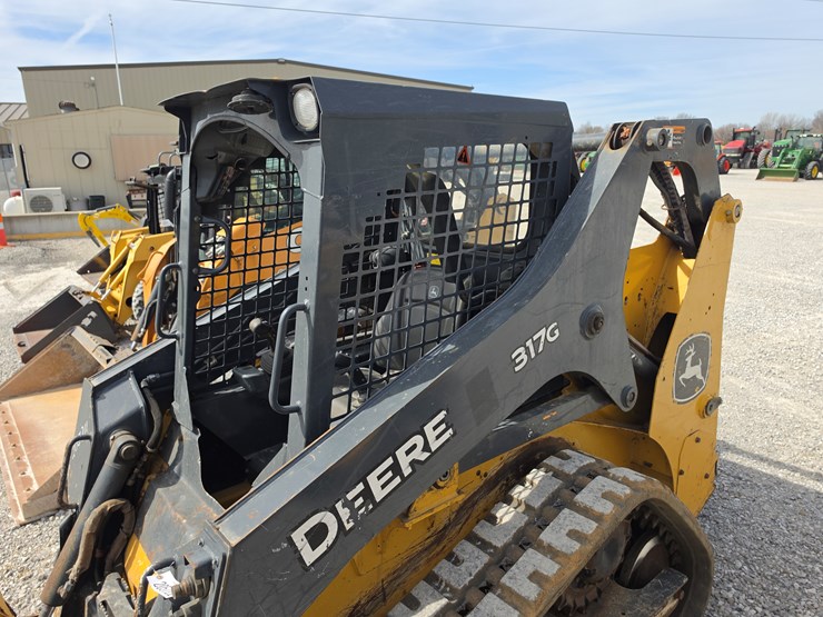 2022-deere-317g-image-23