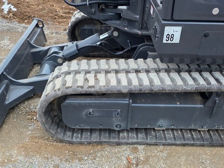 2020-new-holland-e57c-image-32