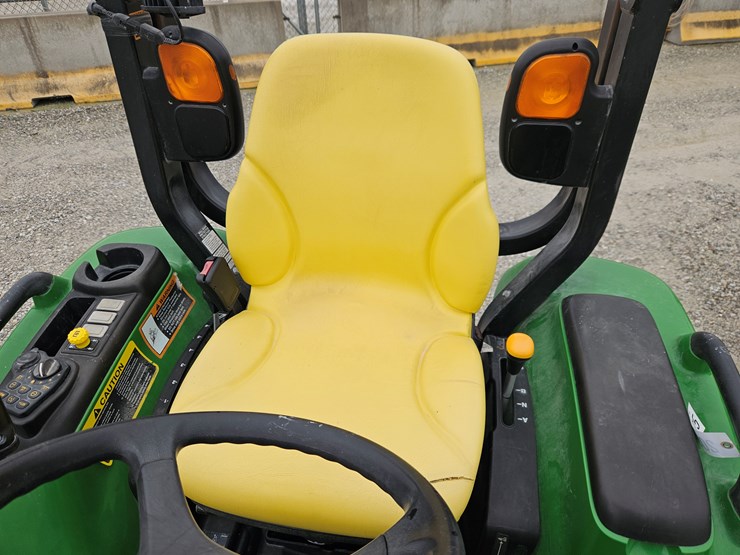 2017-john-deere-3033r-image-5