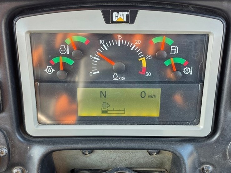 2014-caterpillar-740b-image-79