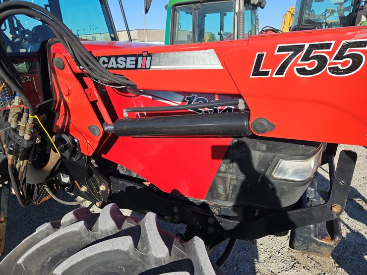 2012-case-ih-farmall-125a-image-8