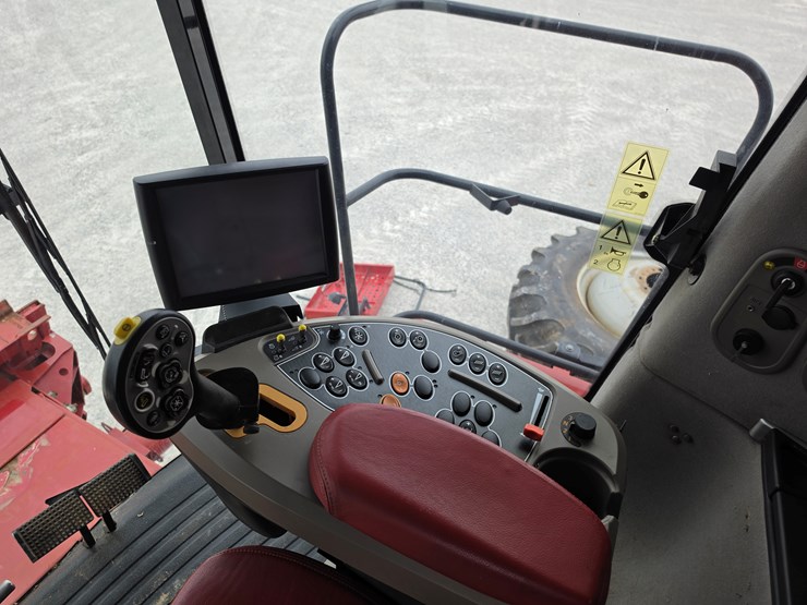 2013-case-ih-8230-image-10