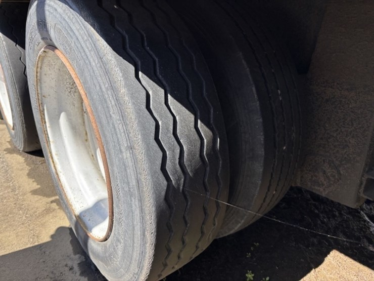 1991-columbia-tri-axle-possum-belly-chip-trailer-image-13