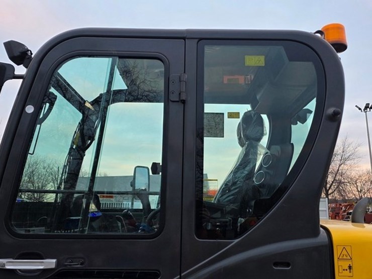 2020-new-holland-e57c-image-30