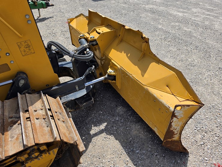 2023-deere-450-lgp-image-22