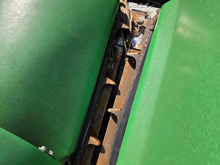 2014-john-deere-608c-image-11