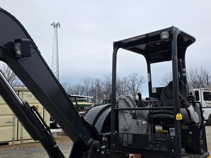 2019-deere-50g-image-13