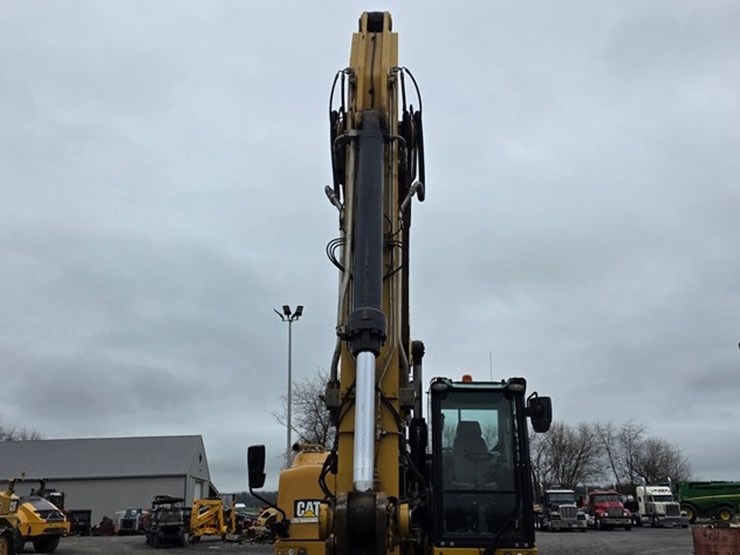 2018-caterpillar-m322f-image-51