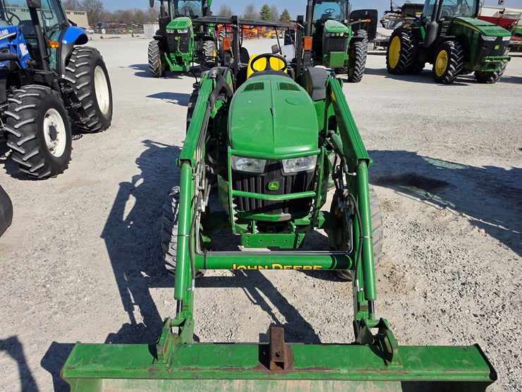 2018-john-deere-4052m-image-4