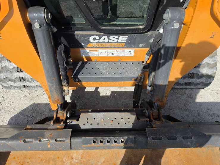 2023-case-tv450b-image-5