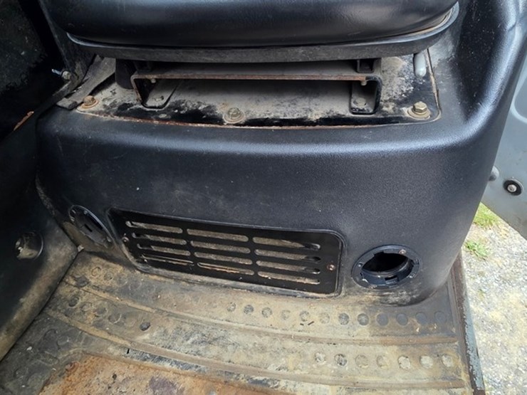 2011-genie-gth844-image-42