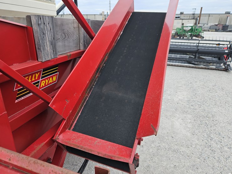 2005-kelly-ryan-5x14-image-4