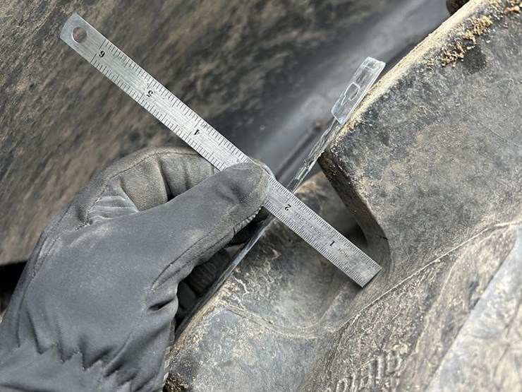 2014-john-deere-8320r-image-76