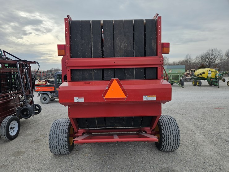 2008-new-holland-br7090-image-8