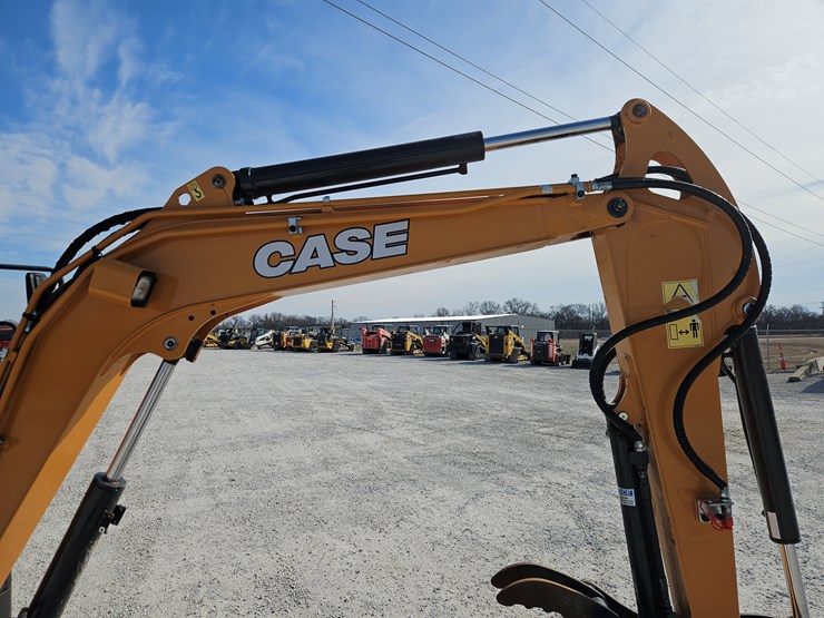 2019-case-cx37c-image-24