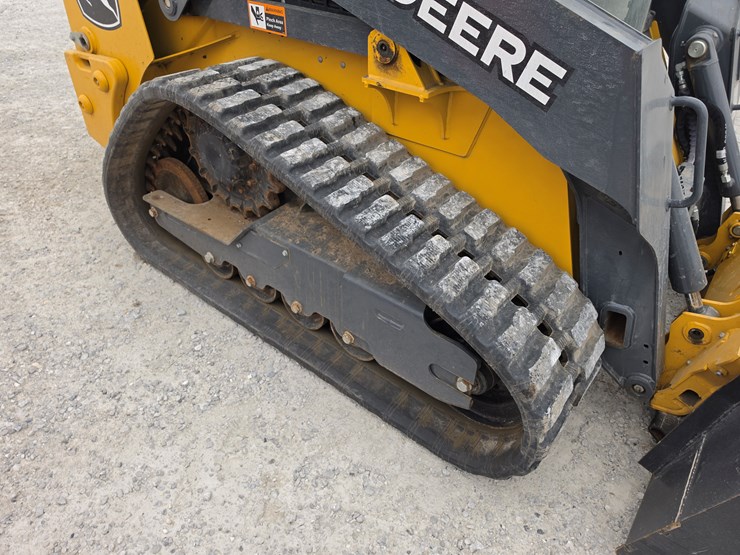 2023-deere-317g-image-22