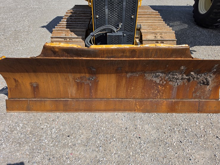 2023-deere-450-lgp-image-3