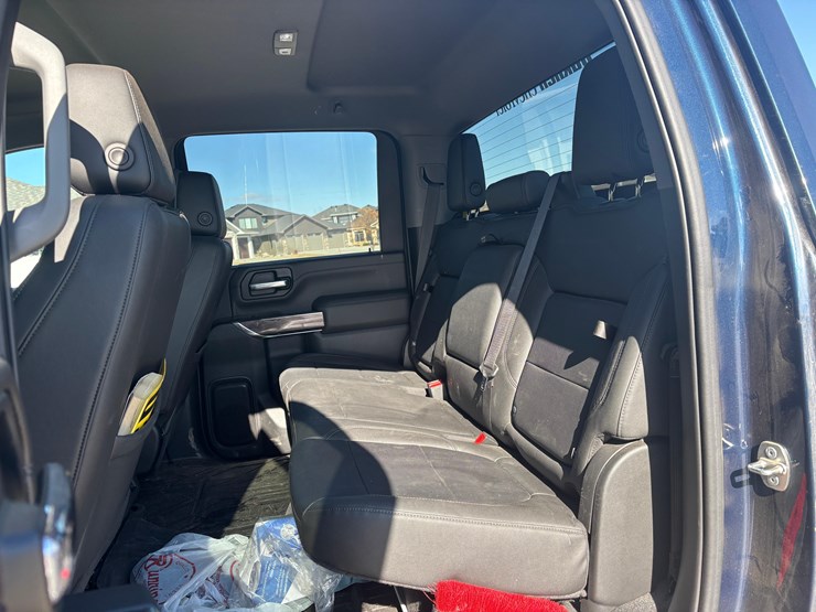 2023-chevrolet-z71-pickup-image-8