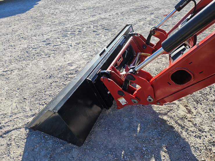 2012-case-ih-farmall-125a-image-23