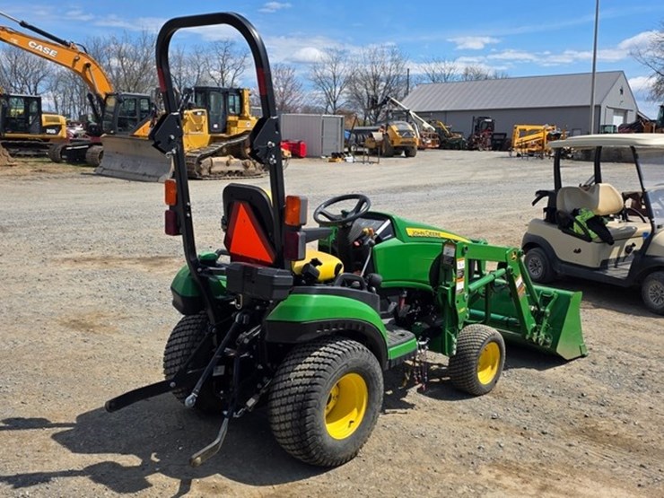 2014-john-deere-1025r-image-3
