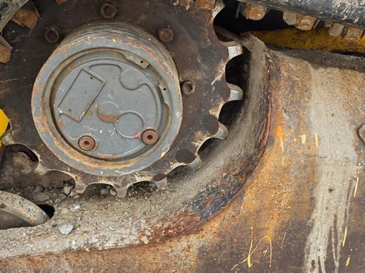 2010-new-holland-c185-image-17